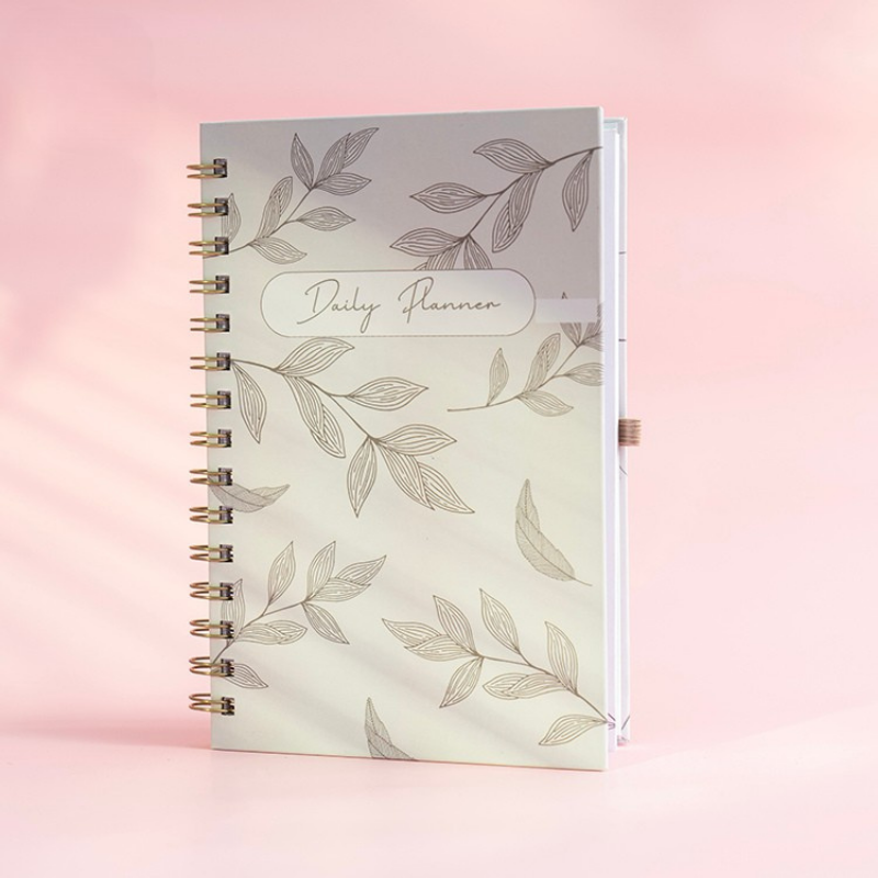 Carnets personnalisés avec fil violet (1)